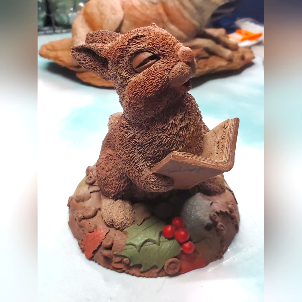 1993 Signed TIM WOLFE Cairn Studios Ethel Singing Bunny Rabbit Figurine USA 5”.